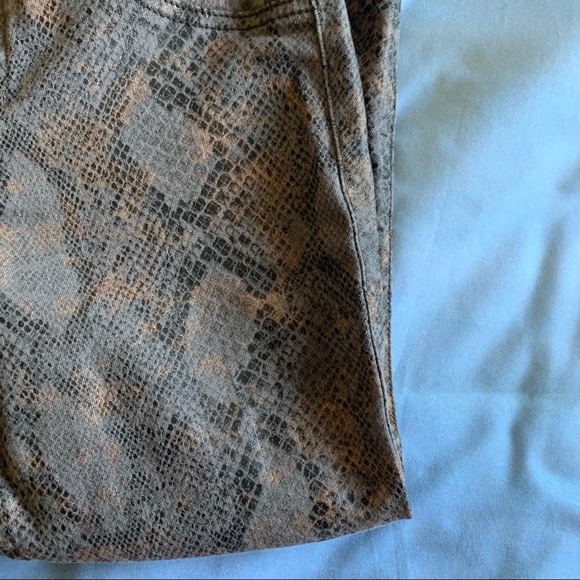 Level 99 Janice Ultra Skinny Snake Print Jeans - Picture 4 of 7